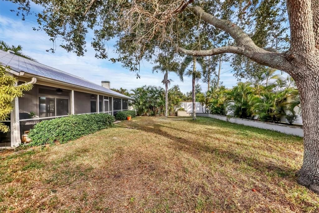 Active With Contract: $489,000 (3 beds, 2 baths, 1775 Square Feet)