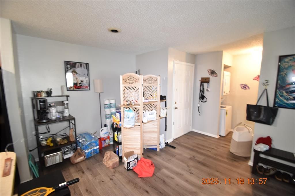 Activo con contrato: $129,900 (2 camas, 2 baños, 918 Pies cuadrados)