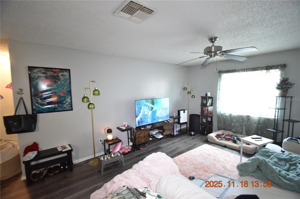 Activo con contrato: $129,900 (2 camas, 2 baños, 918 Pies cuadrados)