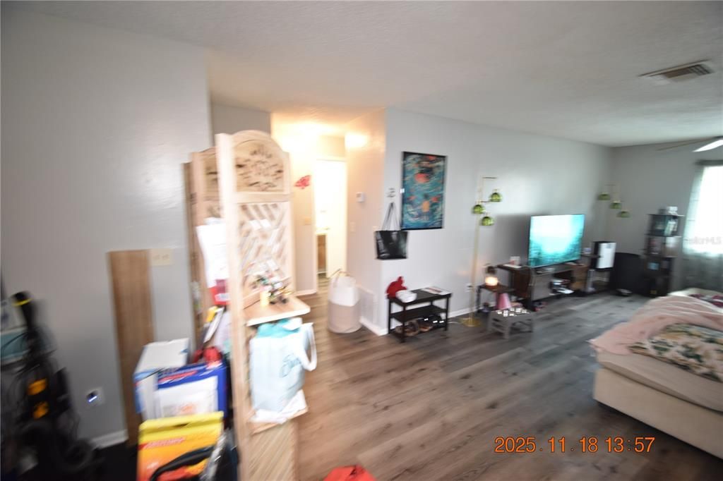 Activo con contrato: $129,900 (2 camas, 2 baños, 918 Pies cuadrados)