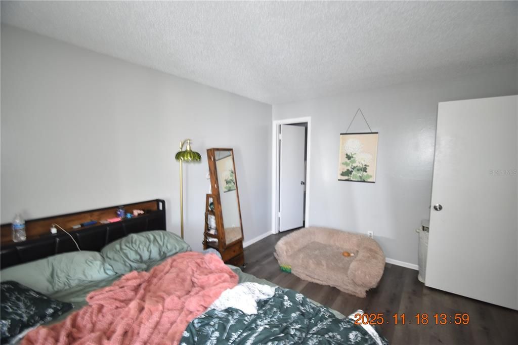 Activo con contrato: $129,900 (2 camas, 2 baños, 918 Pies cuadrados)