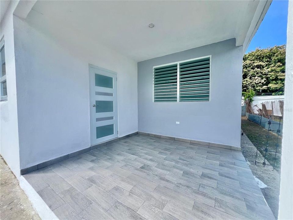 合同活跃: $210,000 (4 贝兹, 2 浴室, 1331 平方英尺)