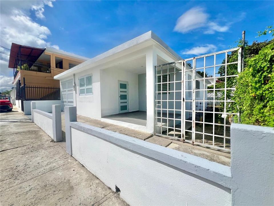 合同活跃: $210,000 (4 贝兹, 2 浴室, 1331 平方英尺)