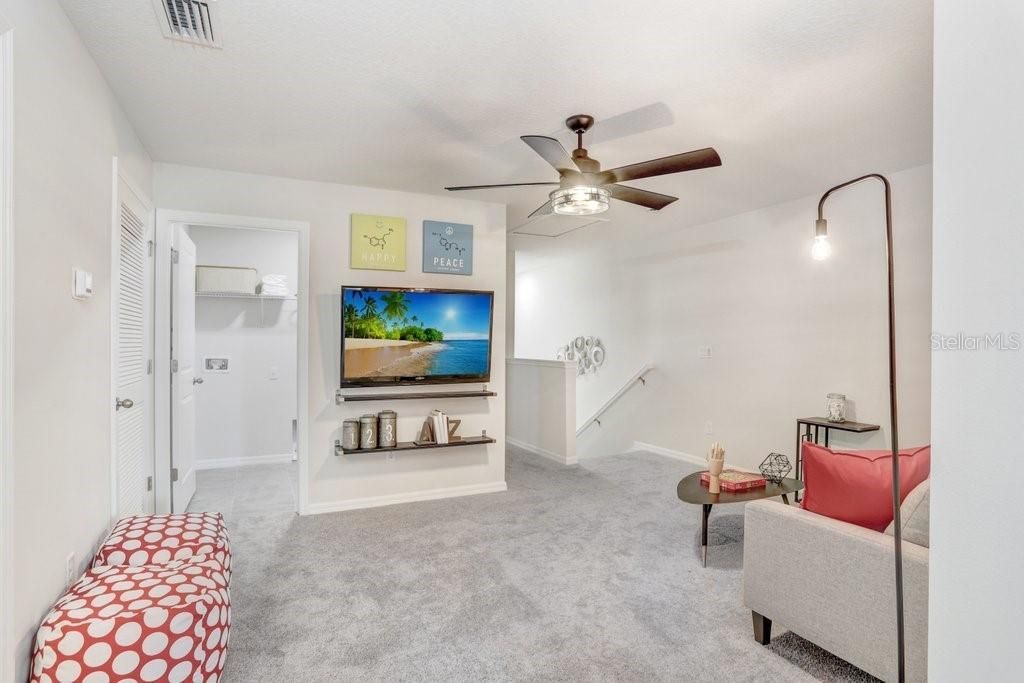 En Venta: $362,650 (4 camas, 3 baños, 2121 Pies cuadrados)