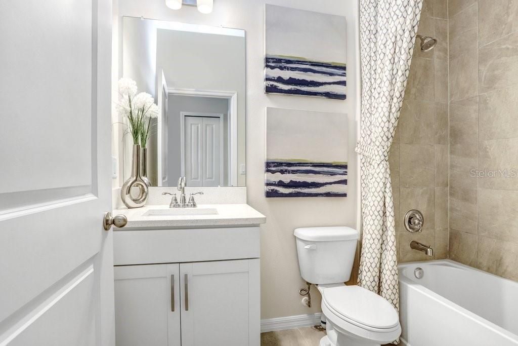 En Venta: $362,650 (4 camas, 3 baños, 2121 Pies cuadrados)