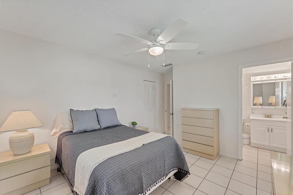 For Sale: $335,000 (2 beds, 2 baths, 1278 Square Feet)