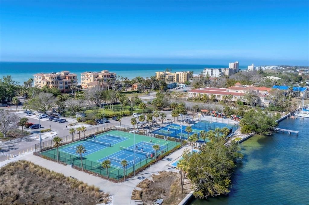 For Sale: $335,000 (2 beds, 2 baths, 1278 Square Feet)