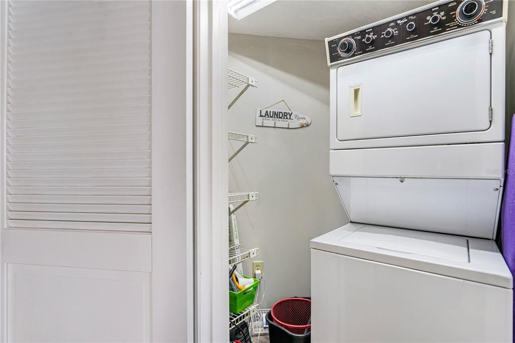 На продажу: $324,900 (2 спален, 2 ванн, 1088 Квадратных фут)