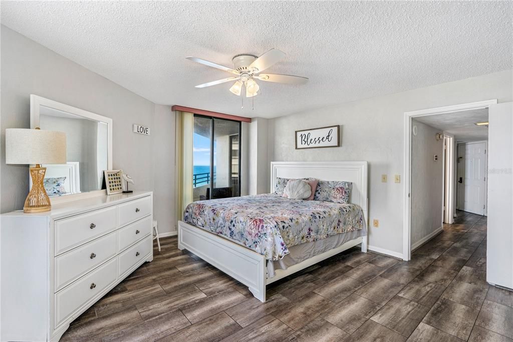 На продажу: $324,900 (2 спален, 2 ванн, 1088 Квадратных фут)