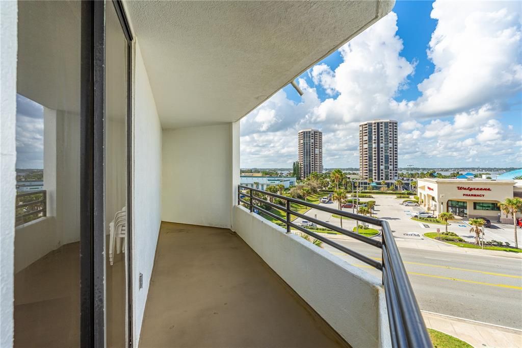 На продажу: $324,900 (2 спален, 2 ванн, 1088 Квадратных фут)