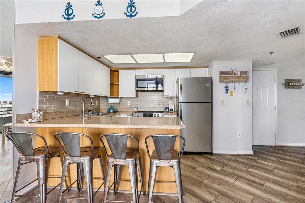 На продажу: $324,900 (2 спален, 2 ванн, 1088 Квадратных фут)