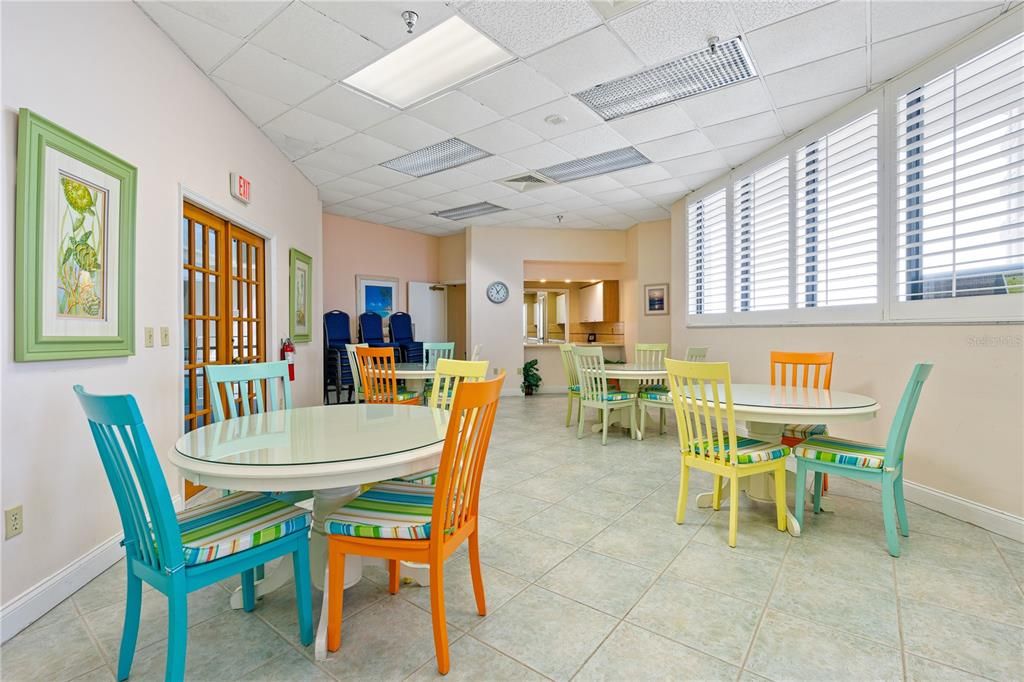 На продажу: $324,900 (2 спален, 2 ванн, 1088 Квадратных фут)