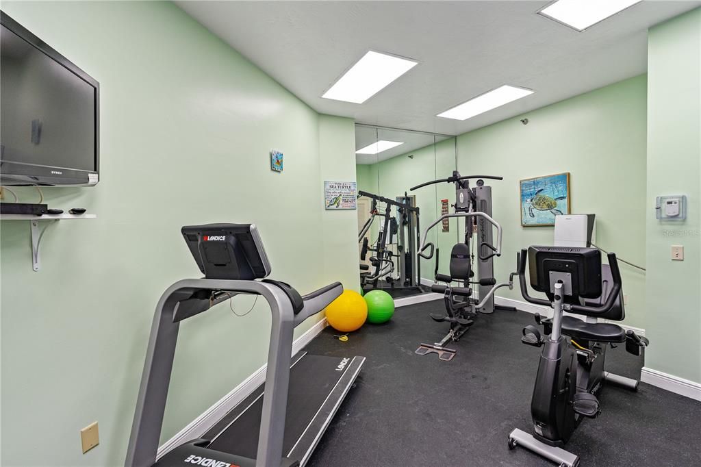 На продажу: $324,900 (2 спален, 2 ванн, 1088 Квадратных фут)