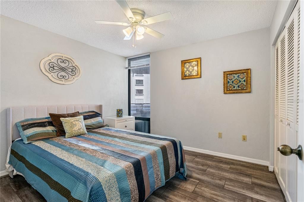 На продажу: $324,900 (2 спален, 2 ванн, 1088 Квадратных фут)