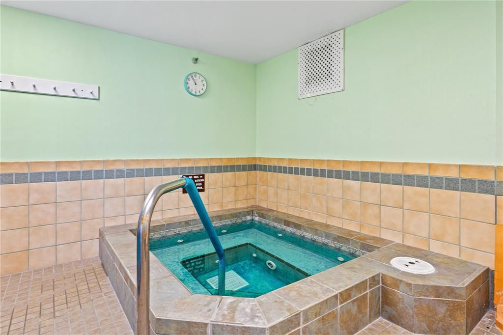 На продажу: $324,900 (2 спален, 2 ванн, 1088 Квадратных фут)