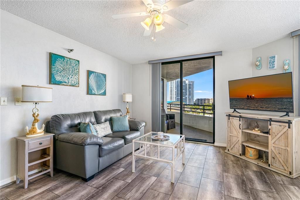 На продажу: $324,900 (2 спален, 2 ванн, 1088 Квадратных фут)