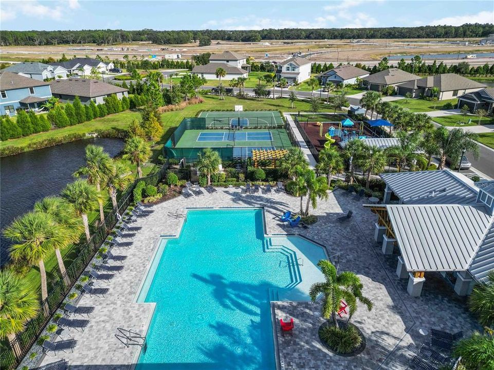 En Venta: $450,000 (4 camas, 2 baños, 1617 Pies cuadrados)