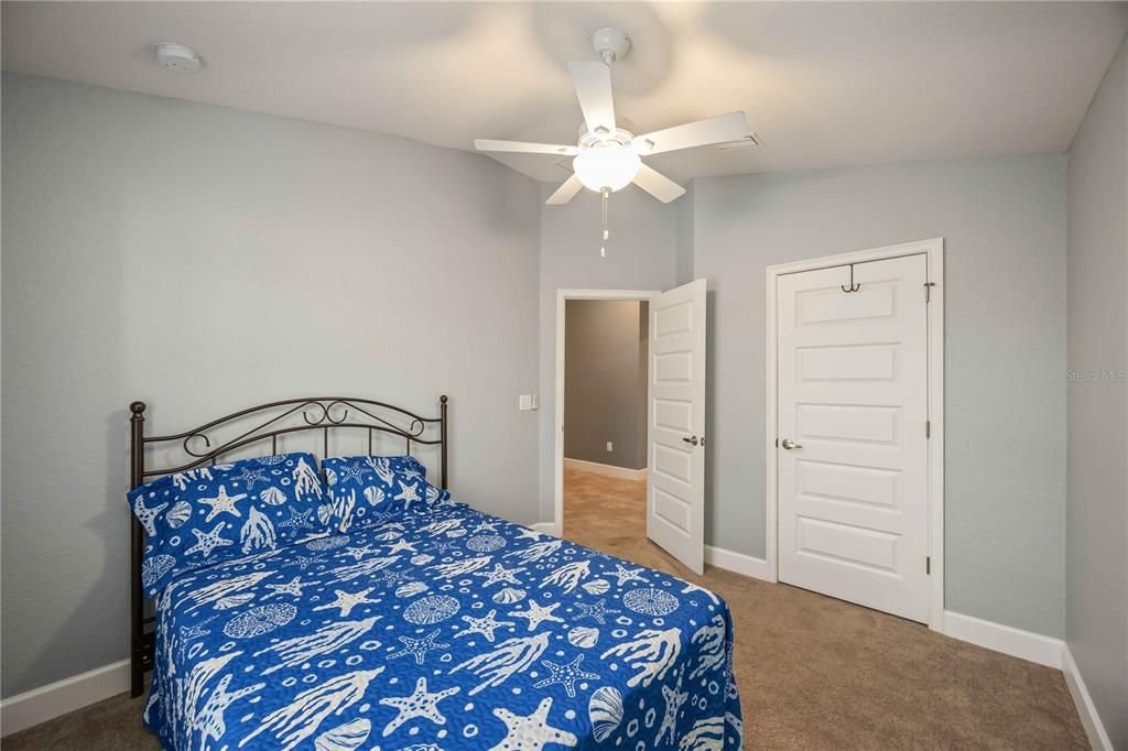 En Venta: $450,000 (4 camas, 2 baños, 1617 Pies cuadrados)