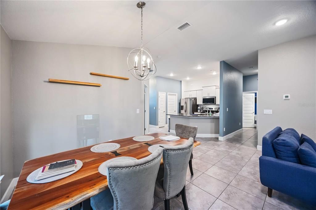 En Venta: $450,000 (4 camas, 2 baños, 1617 Pies cuadrados)