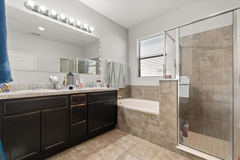 For Sale: $420,000 (4 beds, 3 baths, 2611 Square Feet)