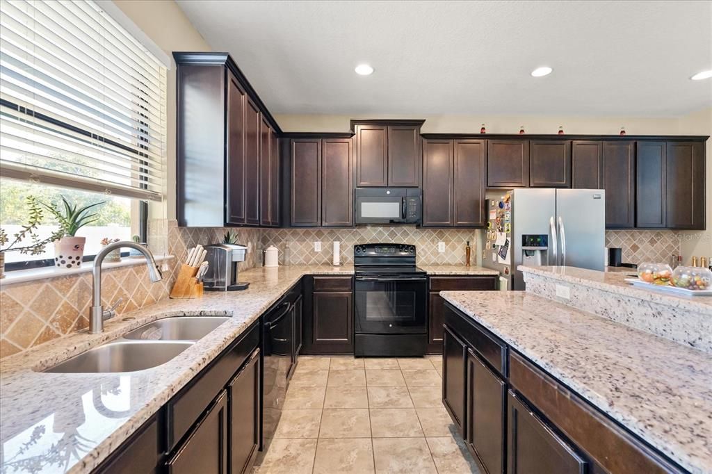 For Sale: $420,000 (4 beds, 3 baths, 2611 Square Feet)