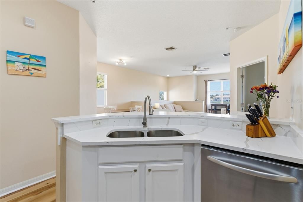 待售: $269,000 (3 贝兹, 2 浴室, 1417 平方英尺)