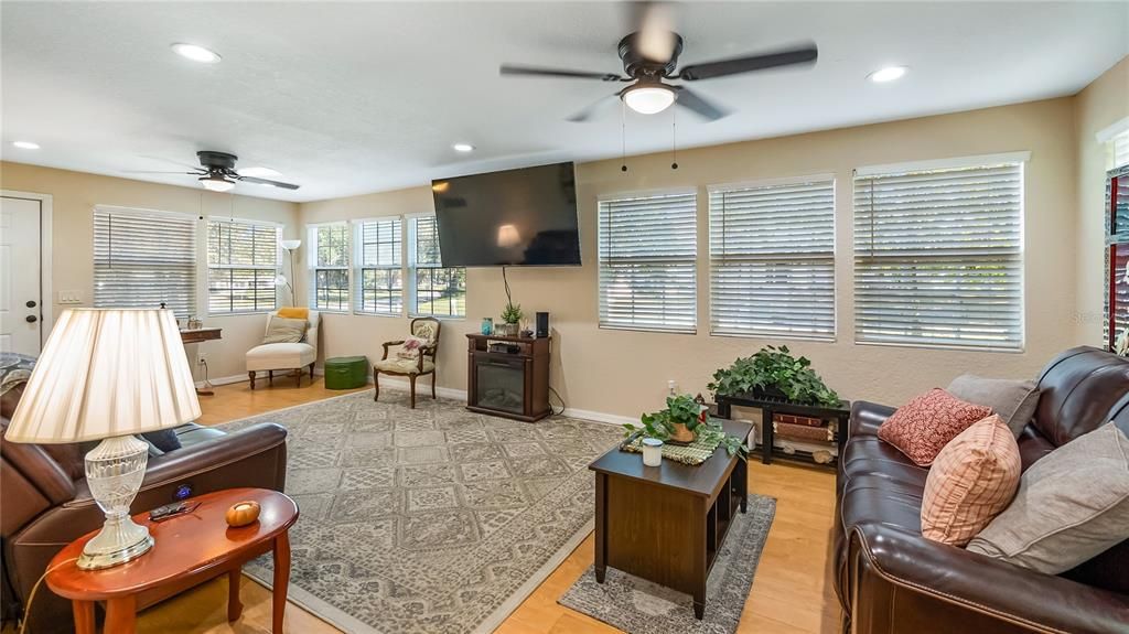 En Venta: $249,000 (2 camas, 2 baños, 1170 Pies cuadrados)