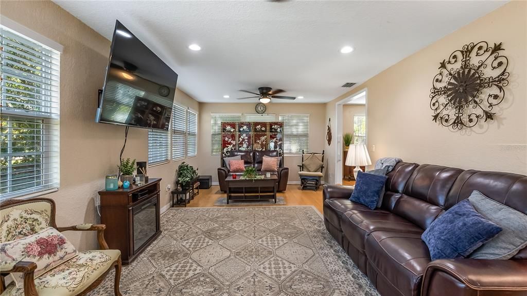 En Venta: $249,000 (2 camas, 2 baños, 1170 Pies cuadrados)