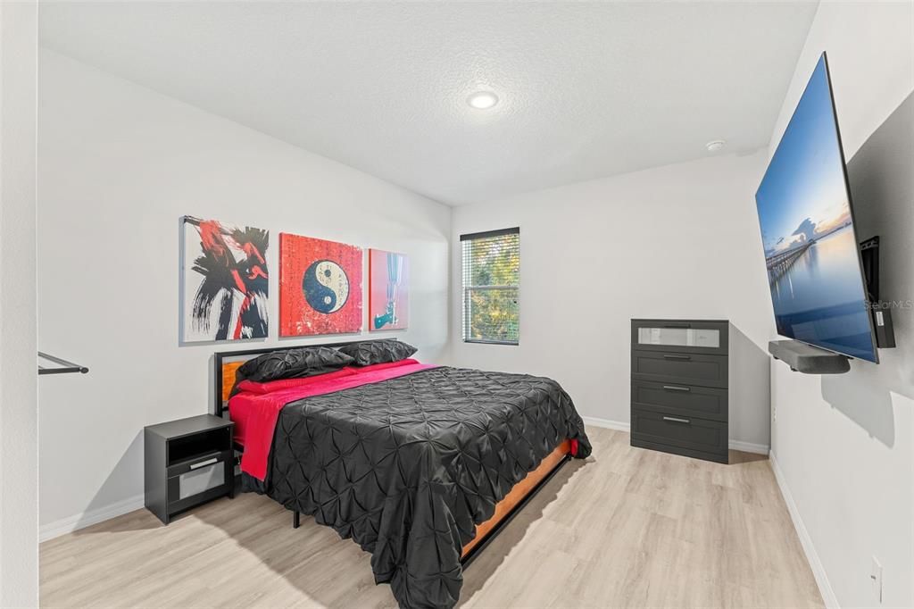 Active With Contract: $309,999 (3 beds, 2 baths, 1541 Square Feet)