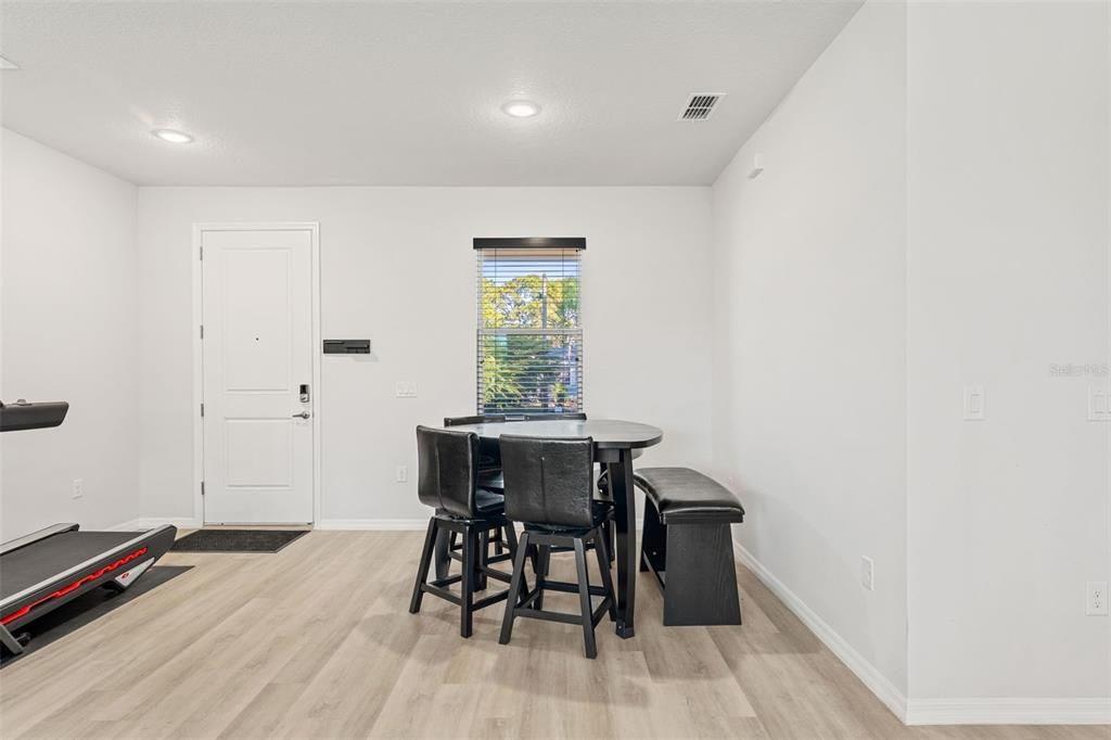 Active With Contract: $309,999 (3 beds, 2 baths, 1541 Square Feet)