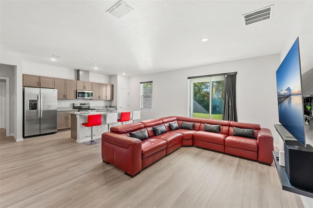 Active With Contract: $309,999 (3 beds, 2 baths, 1541 Square Feet)