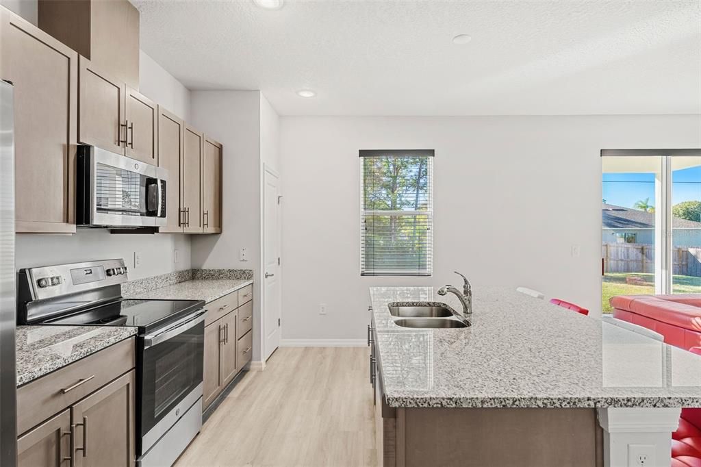 Active With Contract: $309,999 (3 beds, 2 baths, 1541 Square Feet)