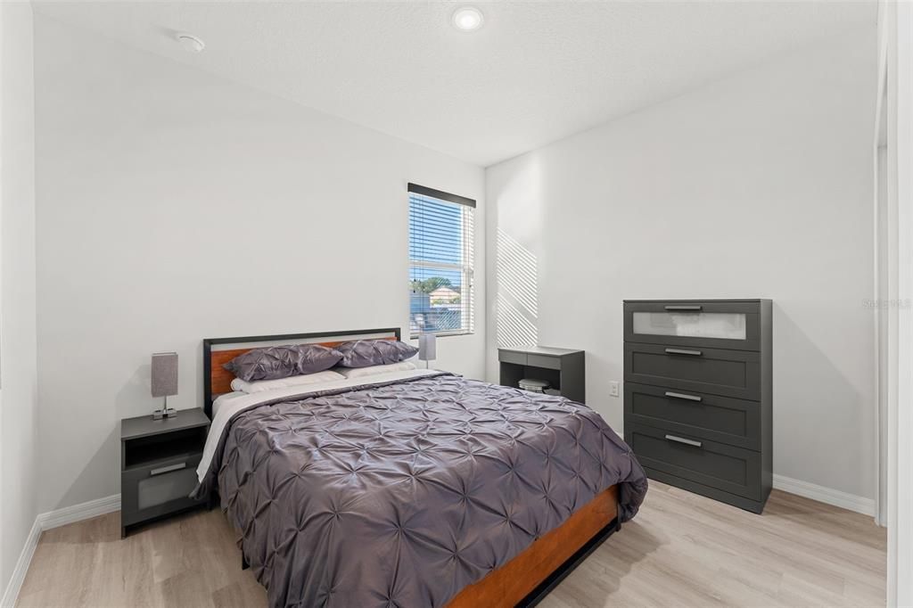 Active With Contract: $309,999 (3 beds, 2 baths, 1541 Square Feet)