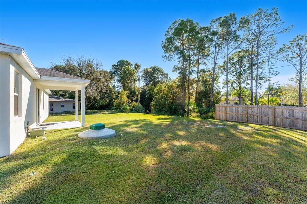 Active With Contract: $309,999 (3 beds, 2 baths, 1541 Square Feet)