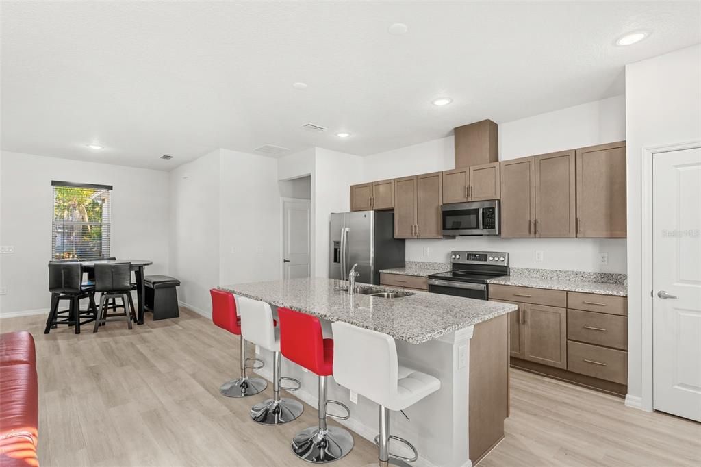 Active With Contract: $309,999 (3 beds, 2 baths, 1541 Square Feet)