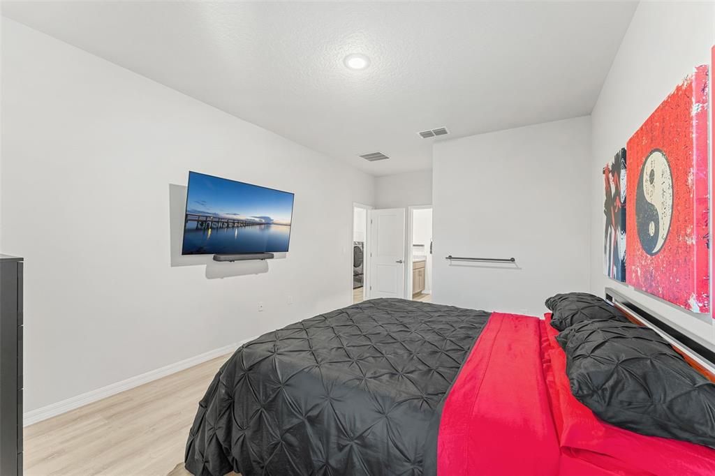 Active With Contract: $309,999 (3 beds, 2 baths, 1541 Square Feet)