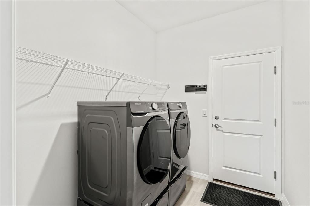 Active With Contract: $309,999 (3 beds, 2 baths, 1541 Square Feet)