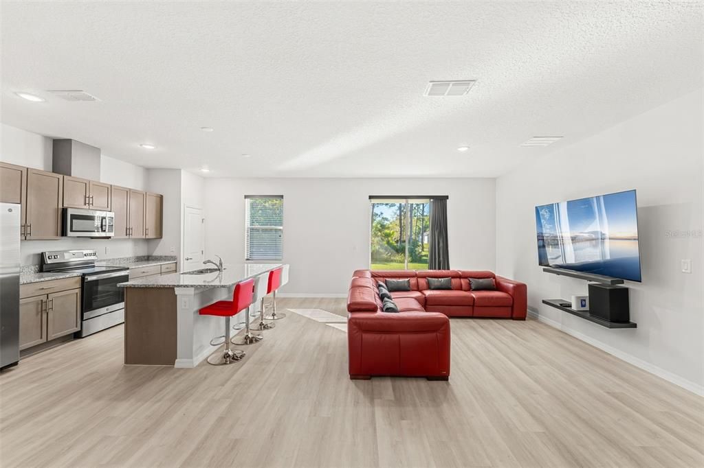 Active With Contract: $309,999 (3 beds, 2 baths, 1541 Square Feet)