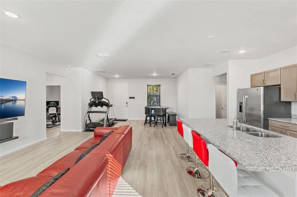 Active With Contract: $309,999 (3 beds, 2 baths, 1541 Square Feet)