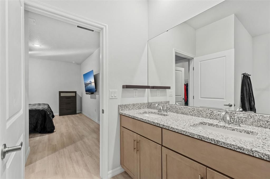 Active With Contract: $309,999 (3 beds, 2 baths, 1541 Square Feet)