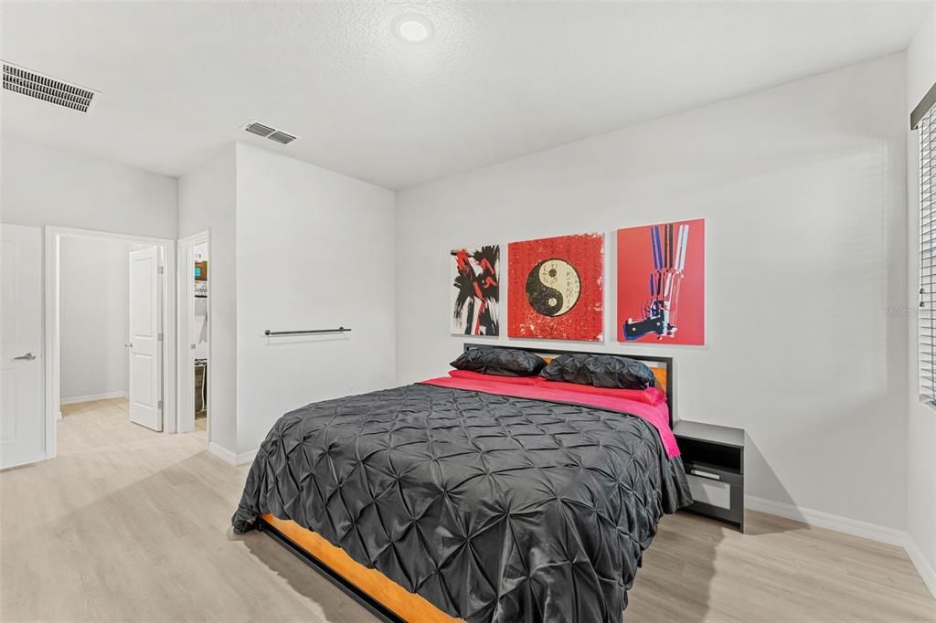 Active With Contract: $309,999 (3 beds, 2 baths, 1541 Square Feet)