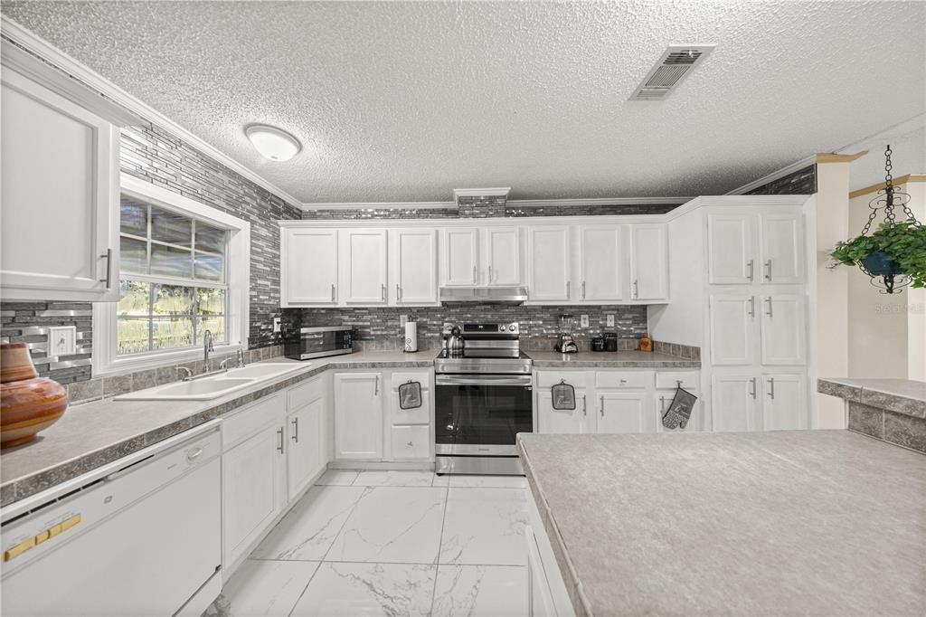 For Sale: $269,500 (3 beds, 2 baths, 1680 Square Feet)