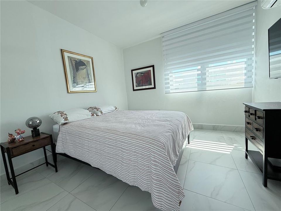 En Venta: $1,185,000 (3 camas, 2 baños, 2775 Pies cuadrados)