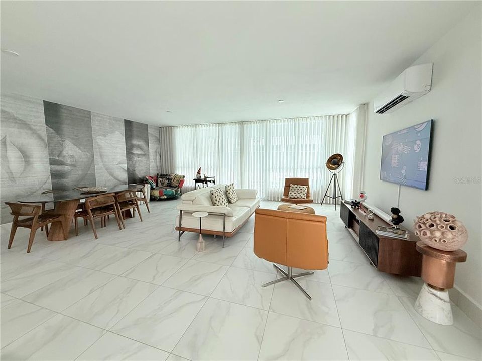 En Venta: $1,185,000 (3 camas, 2 baños, 2775 Pies cuadrados)