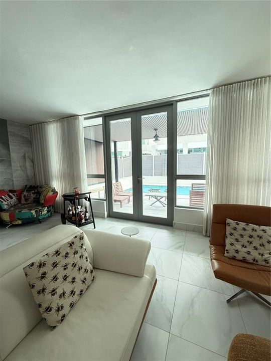 En Venta: $1,185,000 (3 camas, 2 baños, 2775 Pies cuadrados)