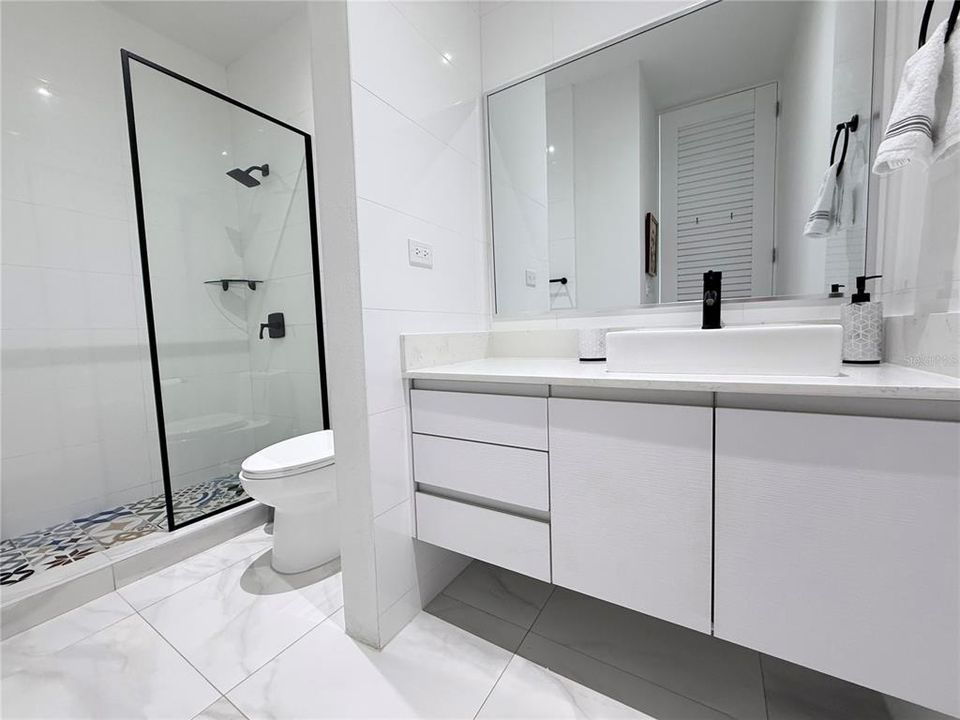 En Venta: $1,185,000 (3 camas, 2 baños, 2775 Pies cuadrados)