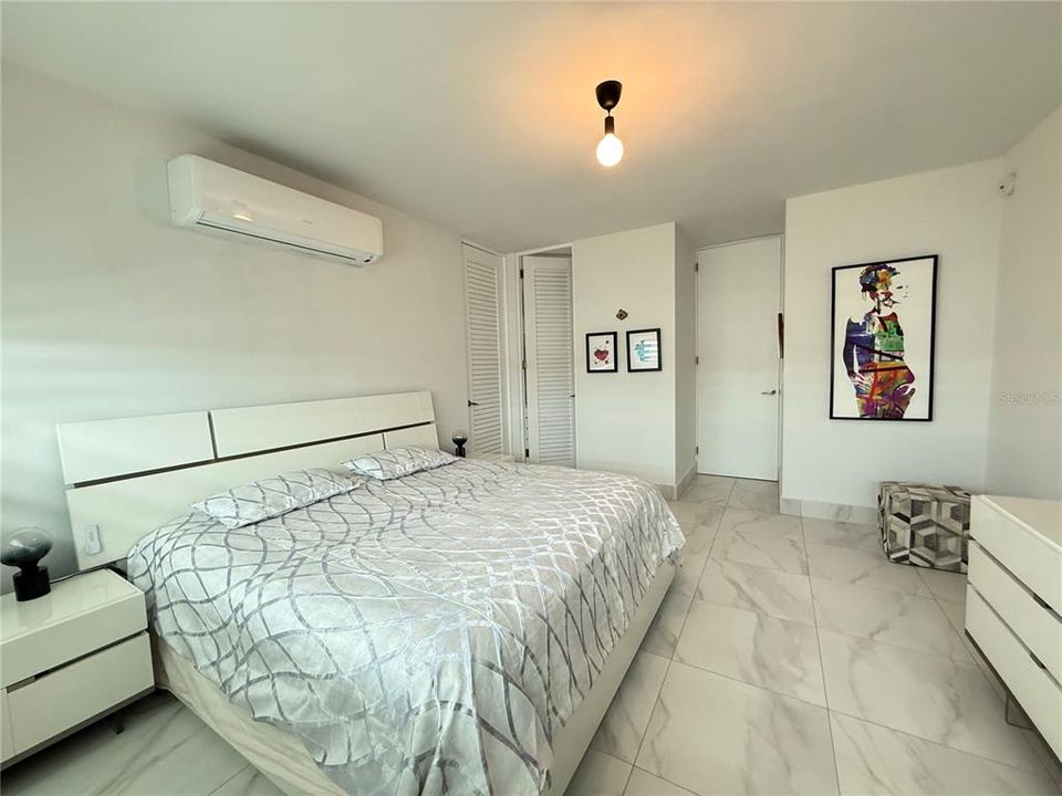 En Venta: $1,185,000 (3 camas, 2 baños, 2775 Pies cuadrados)