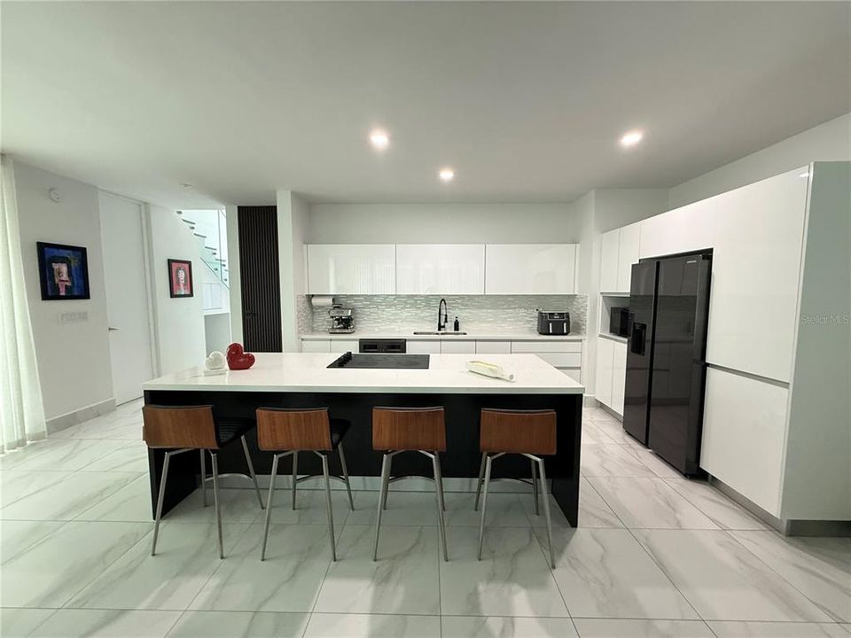 En Venta: $1,185,000 (3 camas, 2 baños, 2775 Pies cuadrados)