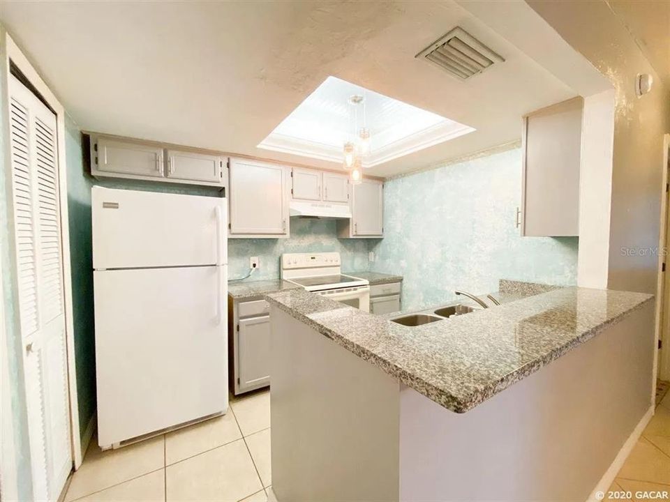 В аренду: $1,550 (2 спален, 2 ванн, 1106 Квадратных фут)