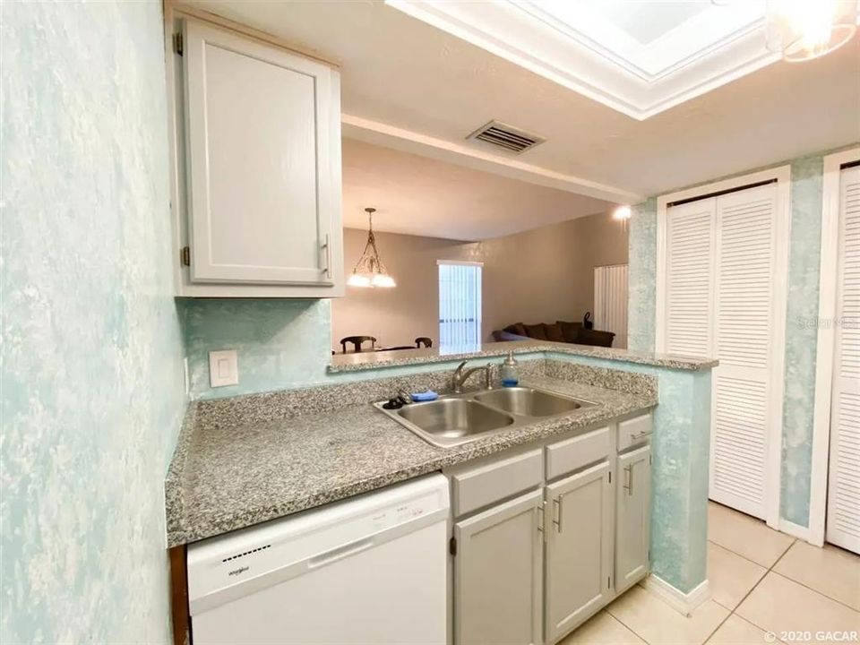 В аренду: $1,550 (2 спален, 2 ванн, 1106 Квадратных фут)